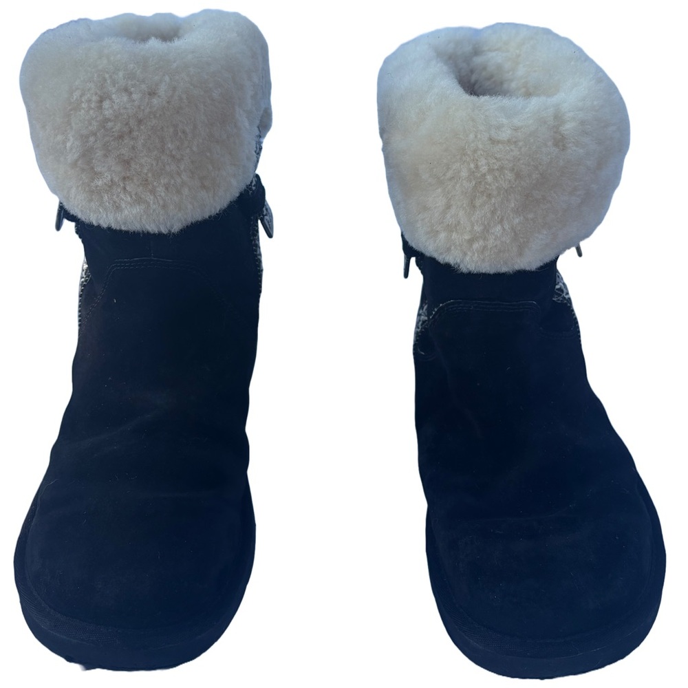 UGG Australia Black Metro Tas Boots Embroidered 5677 in size US 11 EU 42 9.5 UK